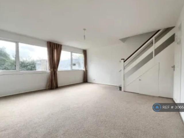 House for rent in London Borough of Barnet, Greater London