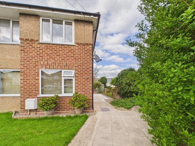 Flat for rent in Alstone, Golden Valley