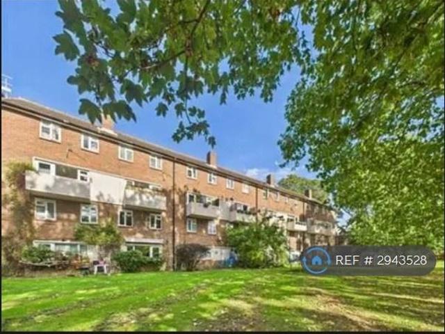 Flat for rent in St Margarets, Greater London