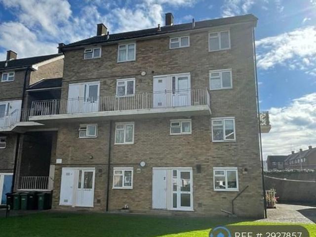 Flat for rent in Five Acres, Hertfordshire