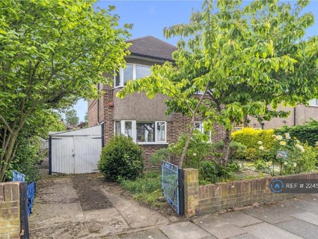 Flat for rent in London Borough of Richmond upon Thames, Greater London