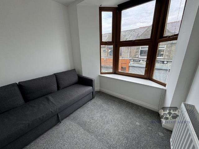 House for rent in Tonyrefail, Coedely