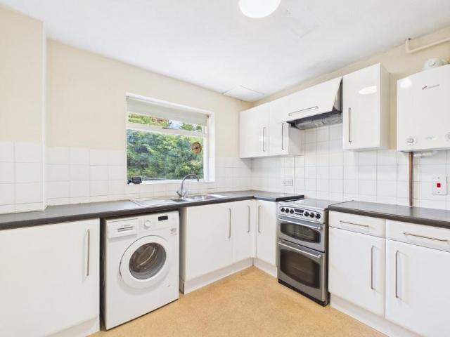Flat for rent in Caversham Park, Reading