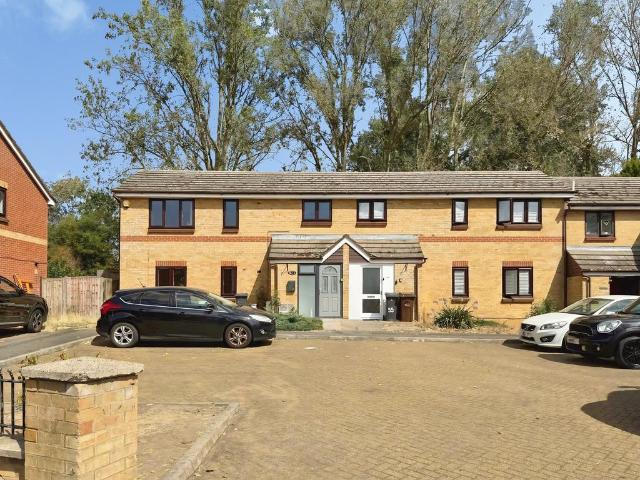Flat for rent in Marks Gate, Greater London