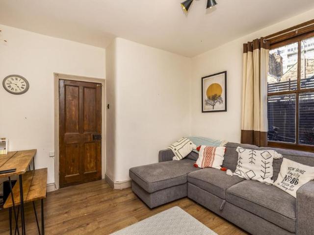 House for rent in Walworth, Greater London