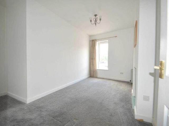 House for rent in Row Town, Surrey