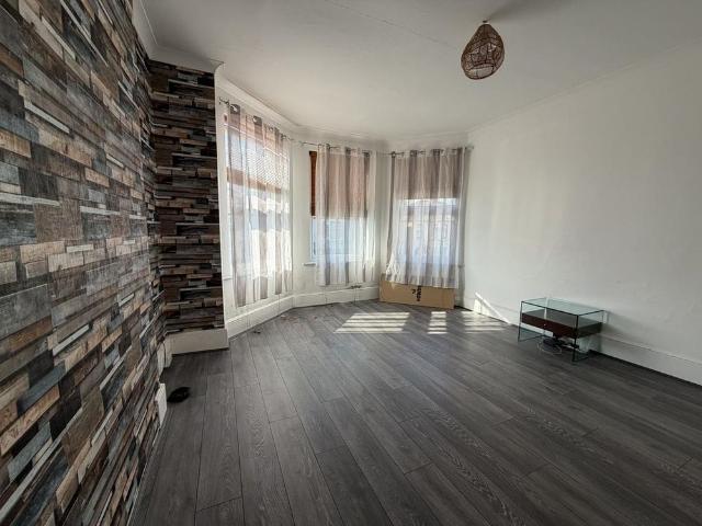 House for rent in Gants Hill, Greater London