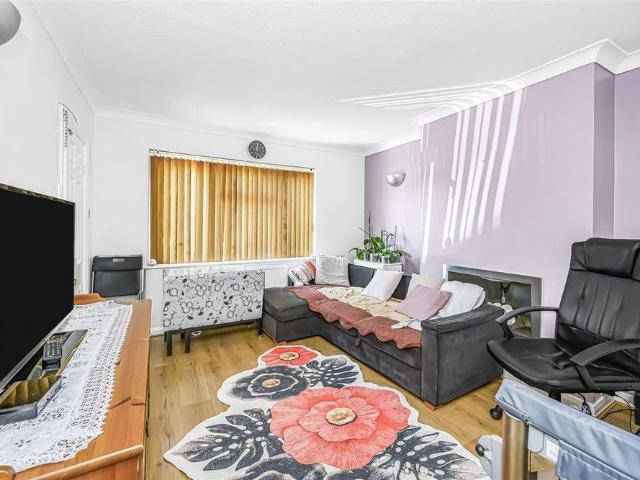 House for rent in Woodford, Greater London