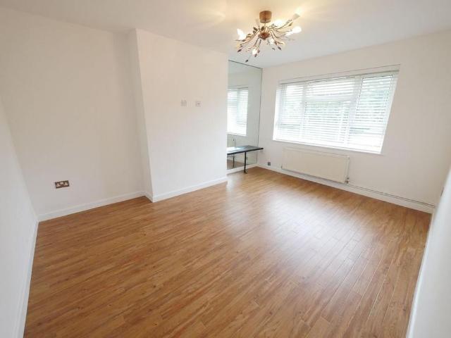 House for rent in Row Town, Surrey