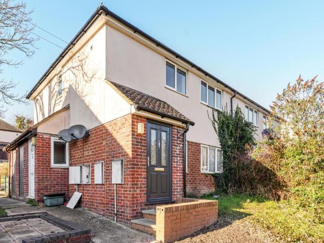 Flat for rent in Totteridge, Tylers Green