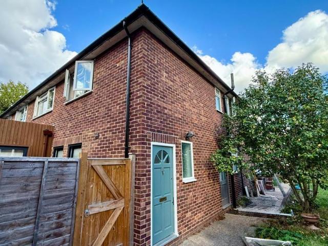 Flat for rent in London Borough of Hounslow, Greater London