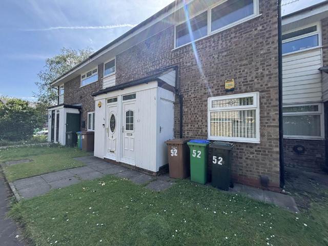Flat for rent in Burnedge, Greater Manchester