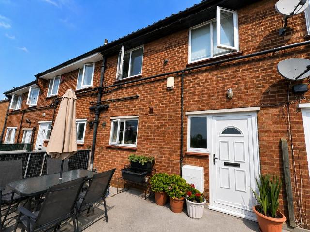 Flat for rent in Collier Row, Greater London