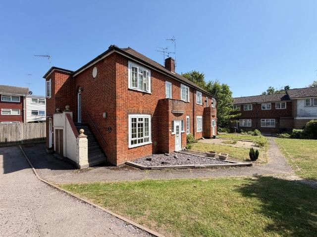 Flat for rent in Pachesham Park, Surrey