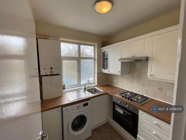 Flat for rent in London Borough of Merton, Mitcham
