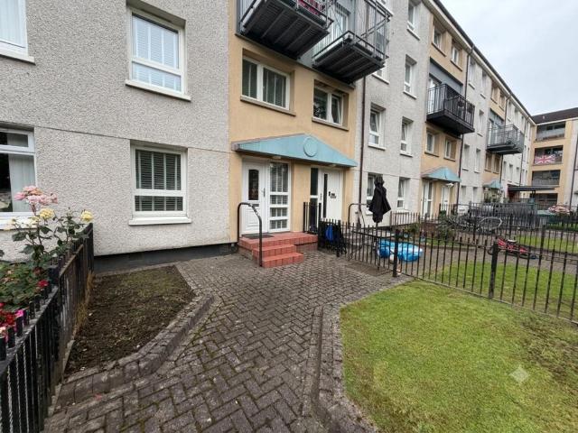 Flat for rent in Hutchesontown, Oatlands