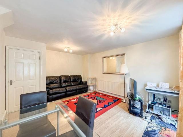 House for rent in The Hale, Greater London