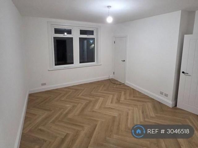 House for rent in Helensfield, Scotland