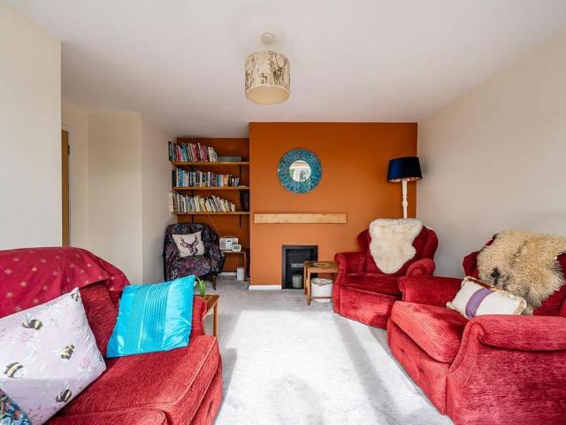 House for rent in High Lane Estate, Waverley
