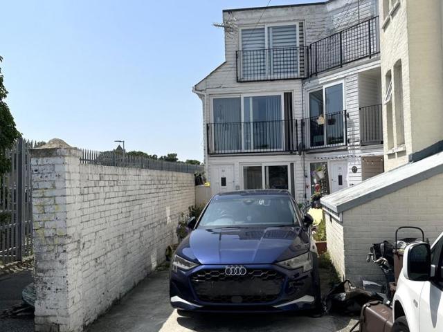 Flat for rent in Westbrook, Acol