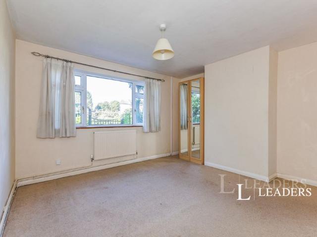 House for rent in Row Town, Surrey