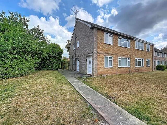 Apartment for rent in Castle Green, Green Close