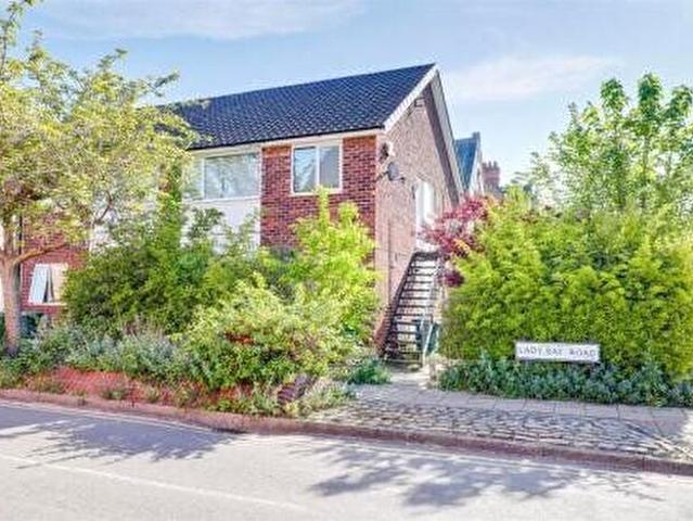 Apartment for rent in Lady Bay, Barton In Fabis