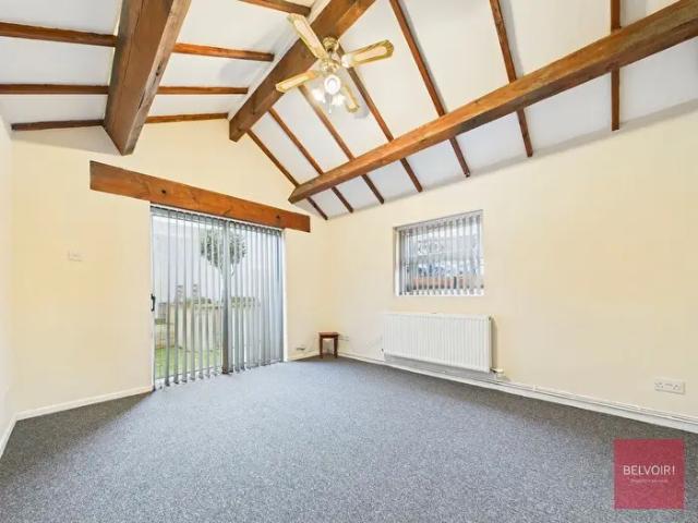 Apartment for rent in Oystermouth, Mumbles