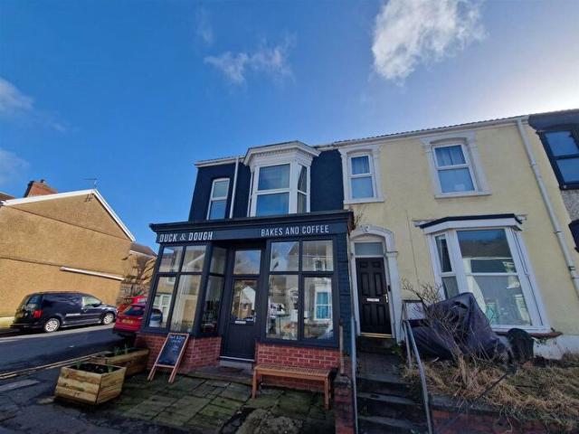 Apartment for rent in Nangreaves, Wales