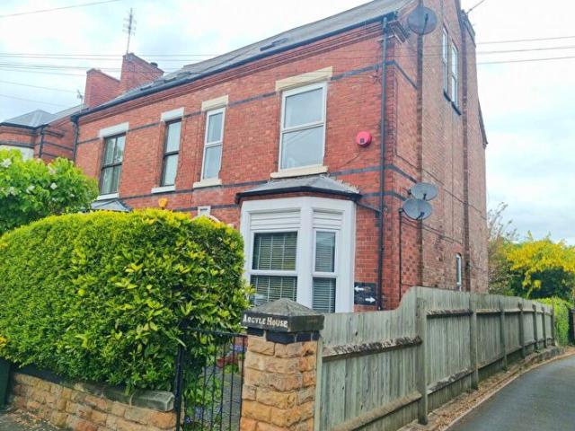 Apartment for rent in Lady Bay, Barton In Fabis