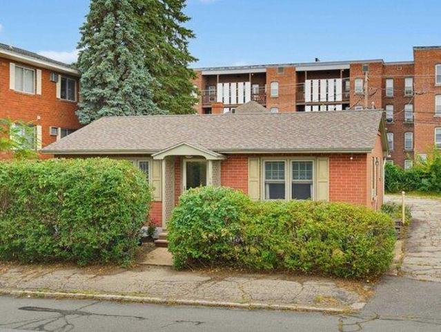 House for sale in Downtown, Manchester