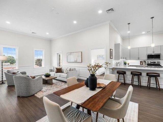 Condo for sale in Edgeworth, Malden