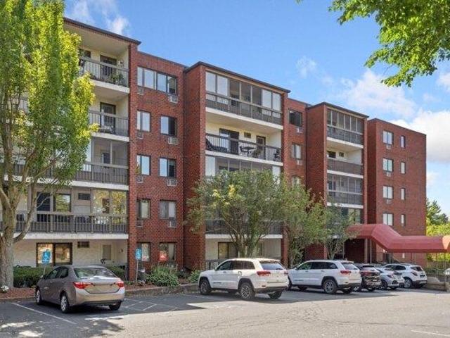 Condo for sale in Melrose Highlands, Melrose