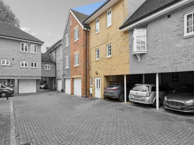 House for sale in Eaton Ford, Huntingdonshire