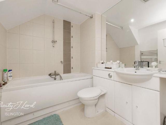 House for sale in Dalston, De Beauvoir Town