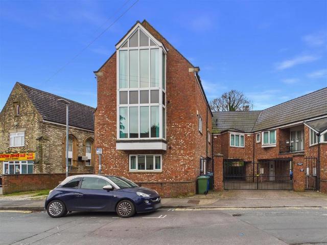 House for sale in Elloughton-cum-Brough, Brough