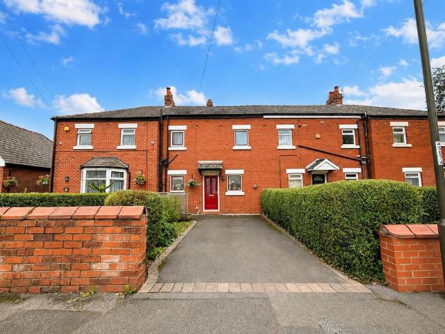 House for sale in Charlesworth, East Midlands