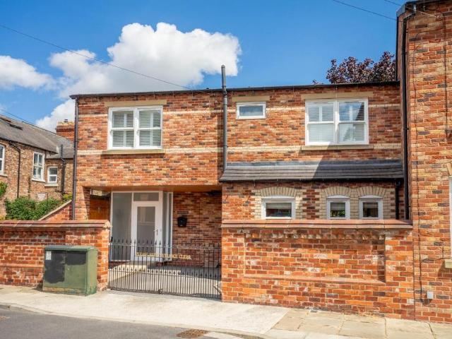 House for sale in High Field, York