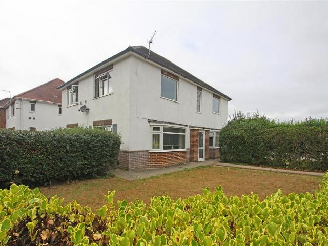 House for sale in Holdenhurst, Bournemouth