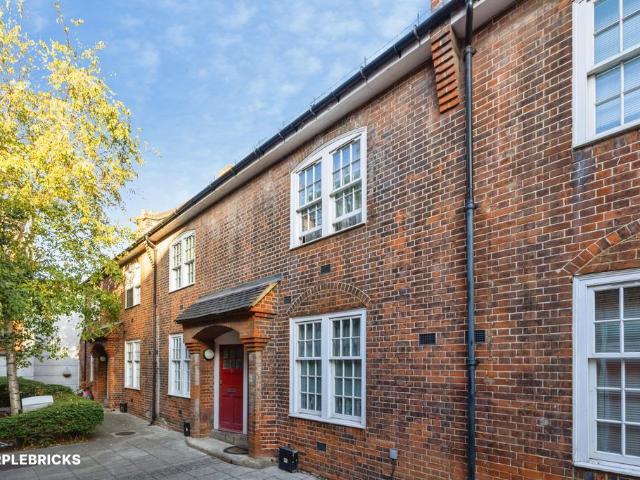 House for sale in Cubitt Town, Greater London