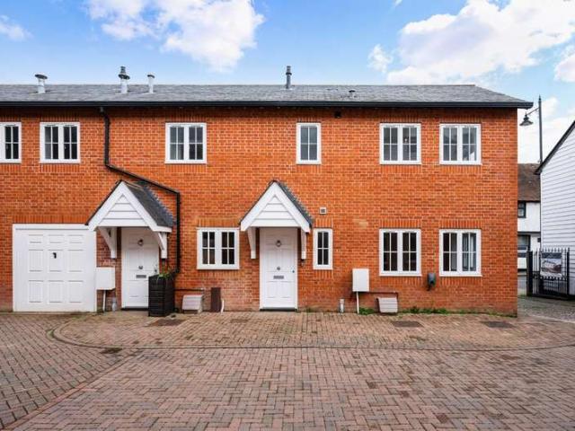 Townhouse for sale in Stoneleigh, Ewell
