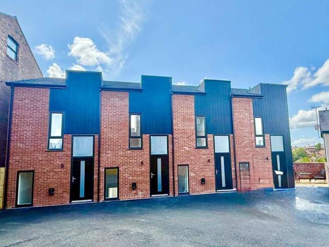 Townhouse for sale in Hurdsfield, Macclesfield