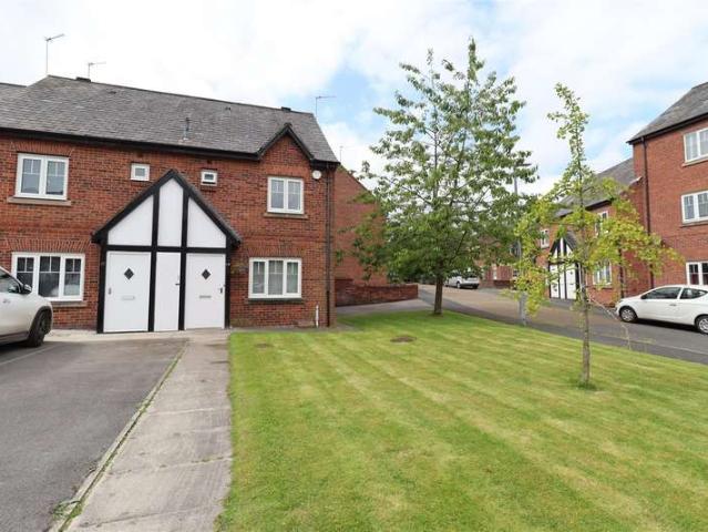 Townhouse for rent in Hurdsfield, Macclesfield
