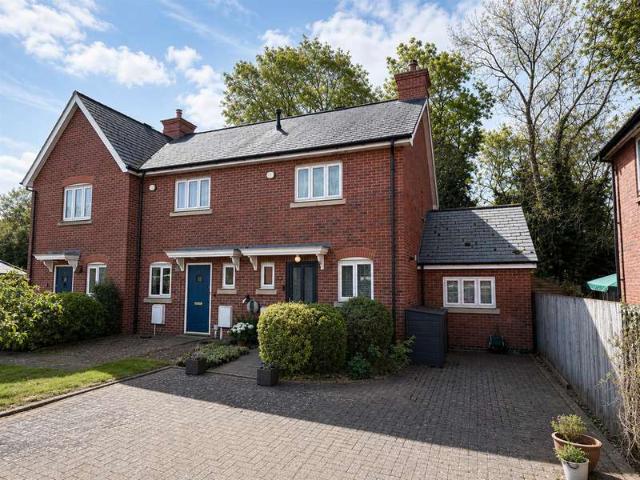 Townhouse for sale in Cliff Hill, Green Close