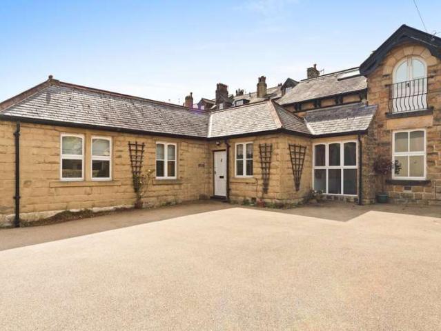 Townhouse for rent in Low Harrogate, Harrogate