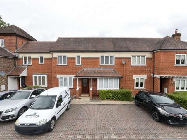 Townhouse for sale in Copthorne, Mid Sussex