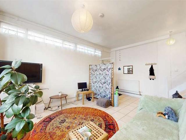 Townhouse for sale in Dollis Hill, Greater London