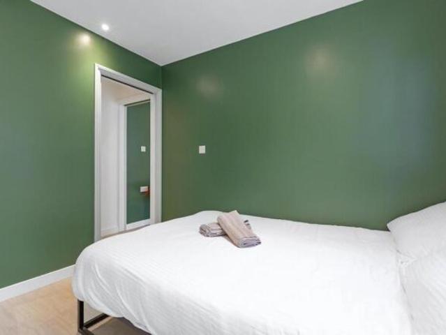 Townhouse for rent in Cat Hill