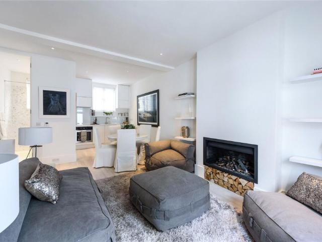 Townhouse for rent in Belgravia
