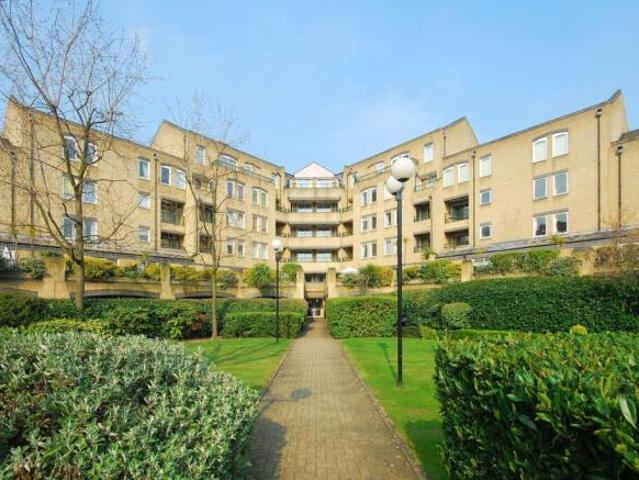 Townhouse for rent in Aldgate, Lyons